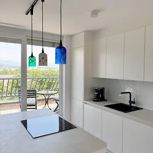 https://luxe-penthouse-with-a-castle-view.hotels-in-ljubljana.com