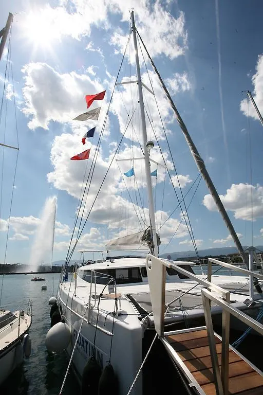 Floatinn Boat-Bnb Genève Bateau-hôtel