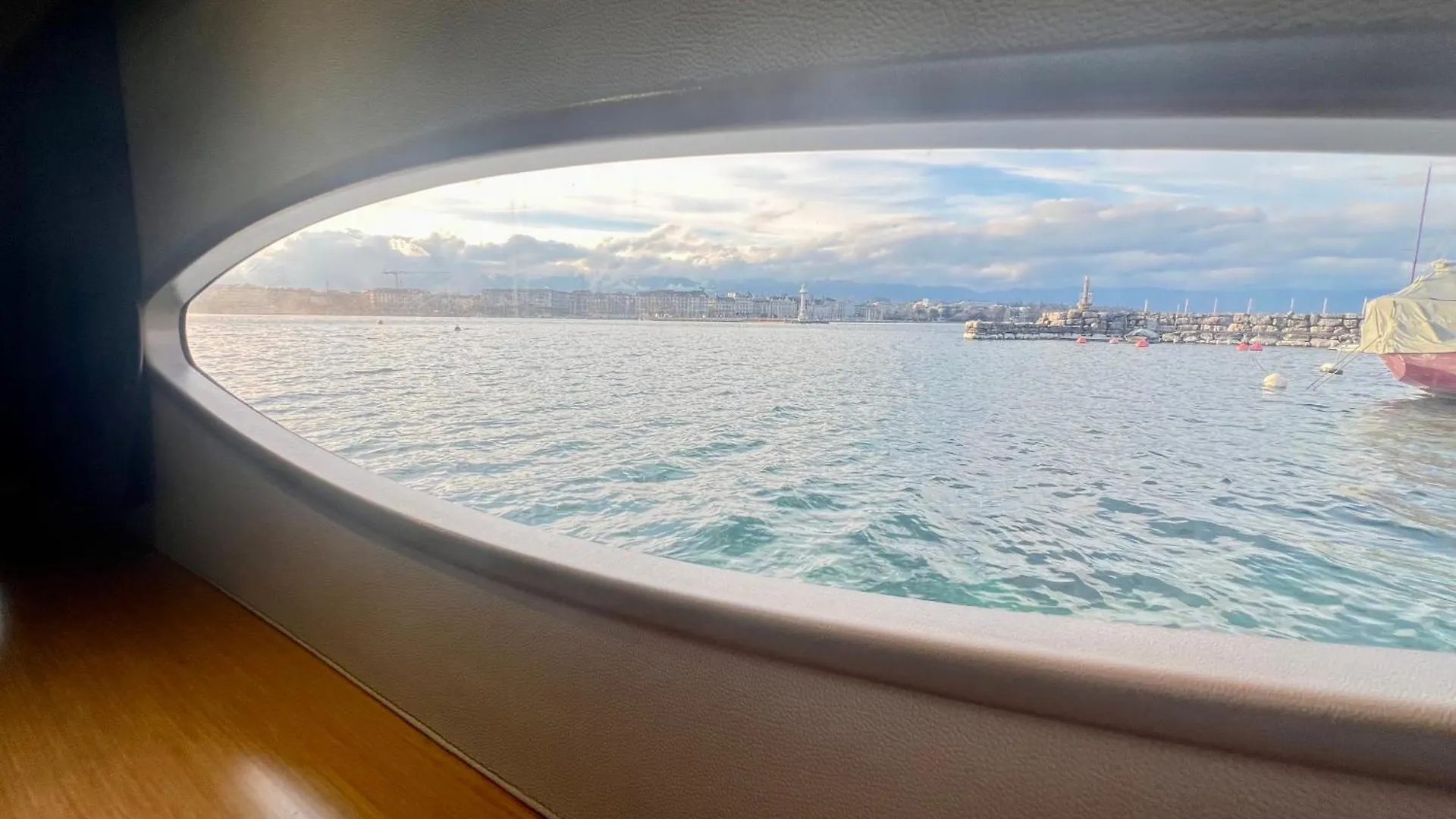 Floatinn Boat-Bnb Genève 3*,