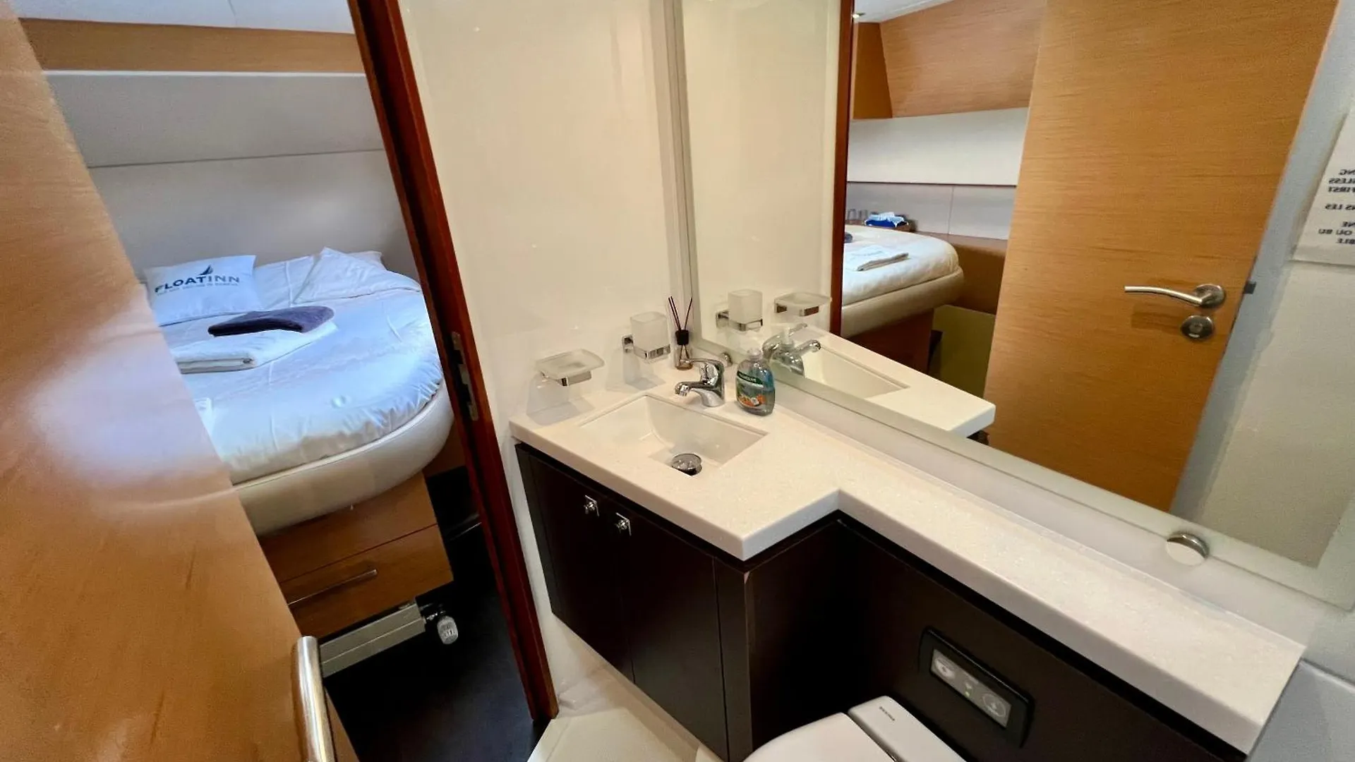 Bateau-hôtel Floatinn Boat-Bnb Genève