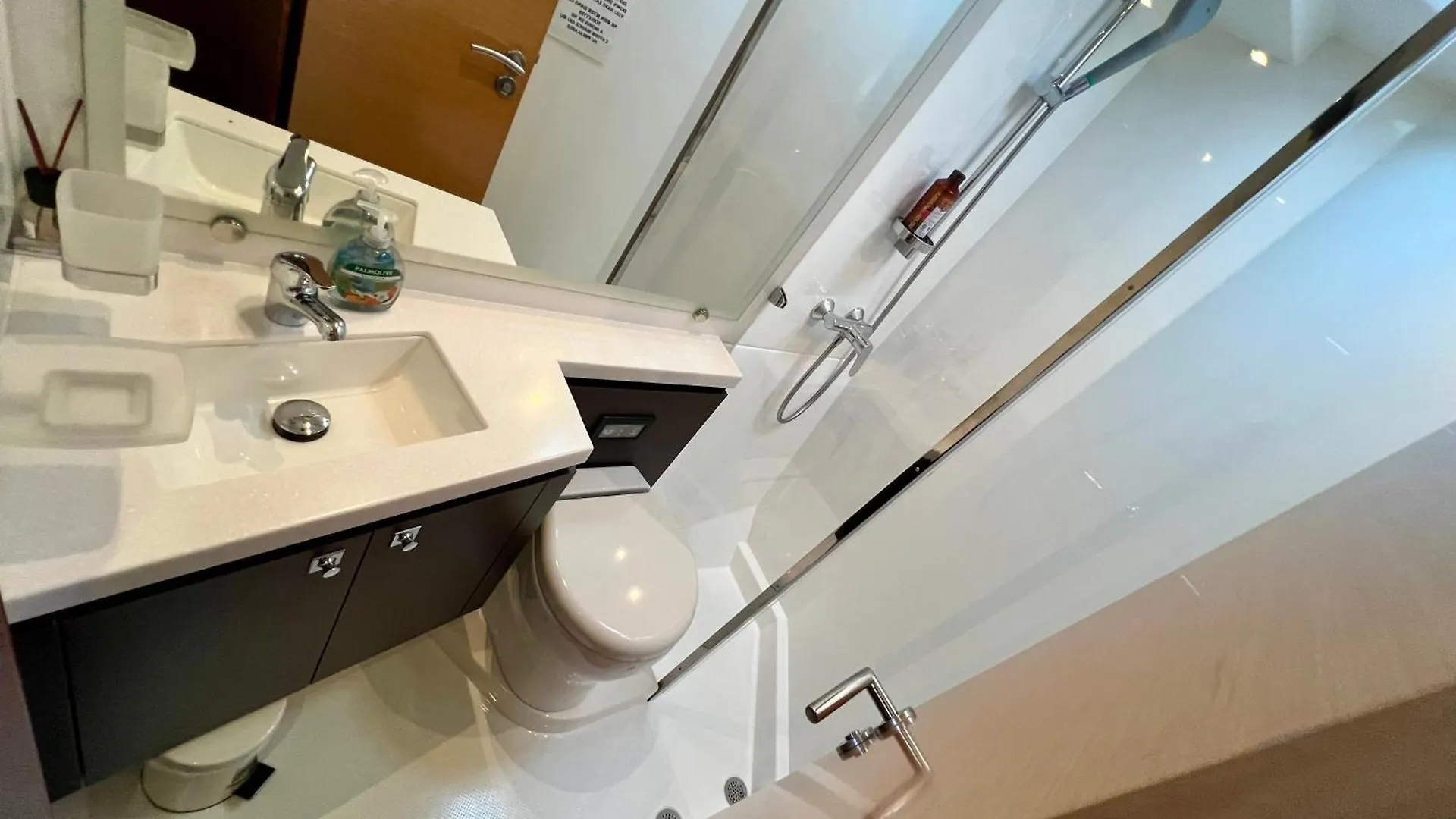 Botel Floatinn Boat-Bnb Geneva