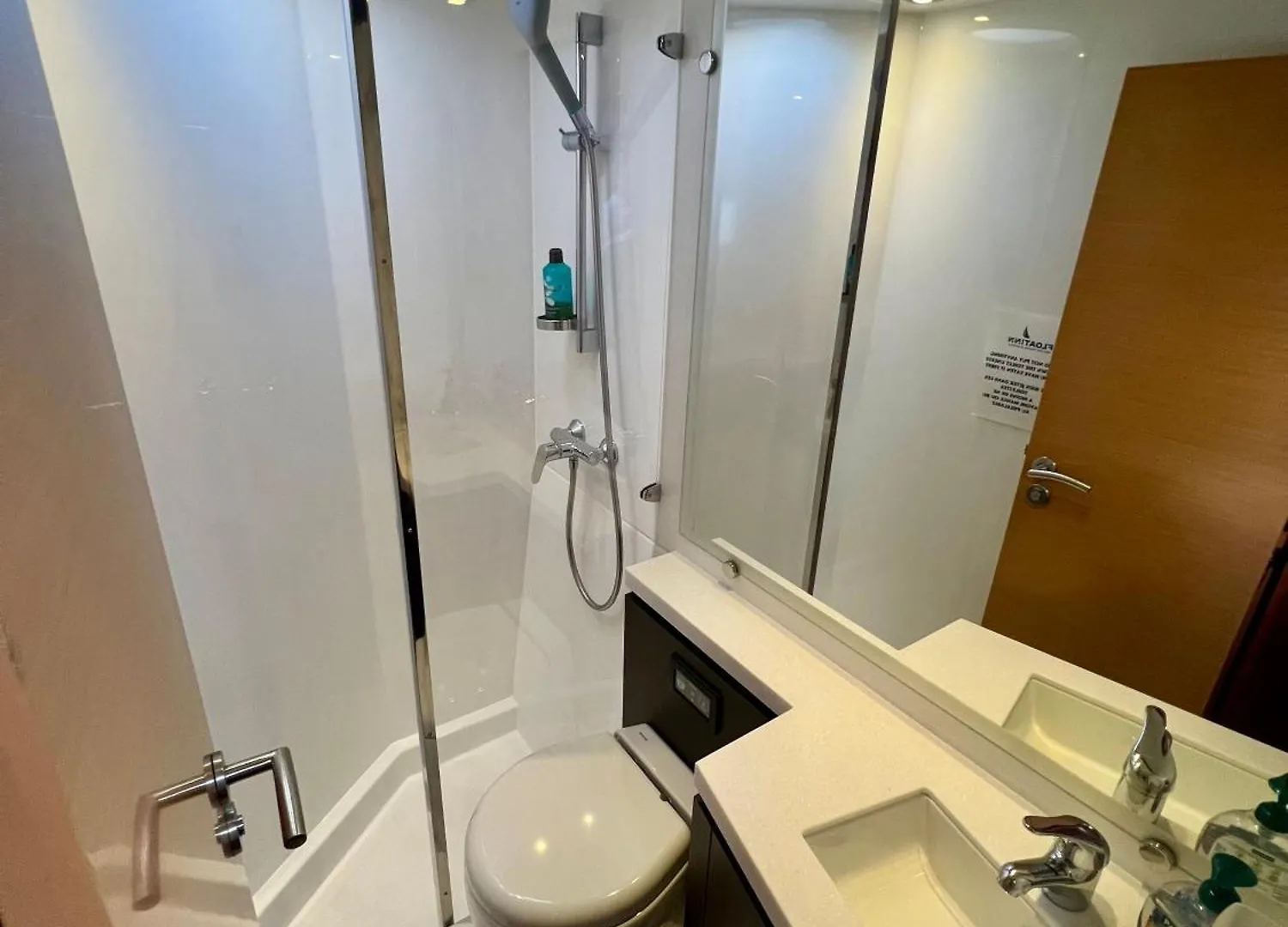 Floatinn Boat-Bnb Geneva 3*,