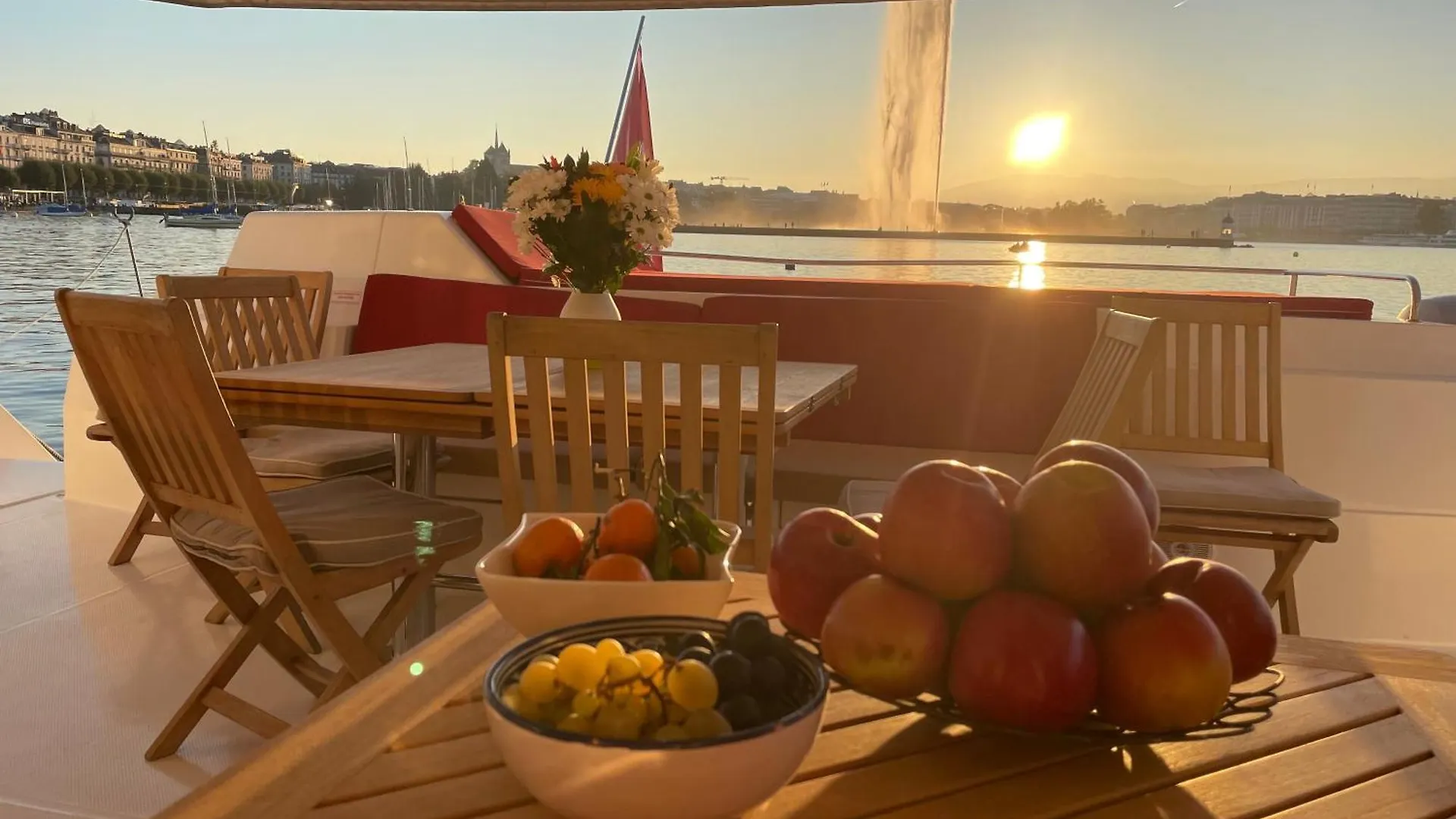 Botel Floatinn Boat-Bnb Geneva
