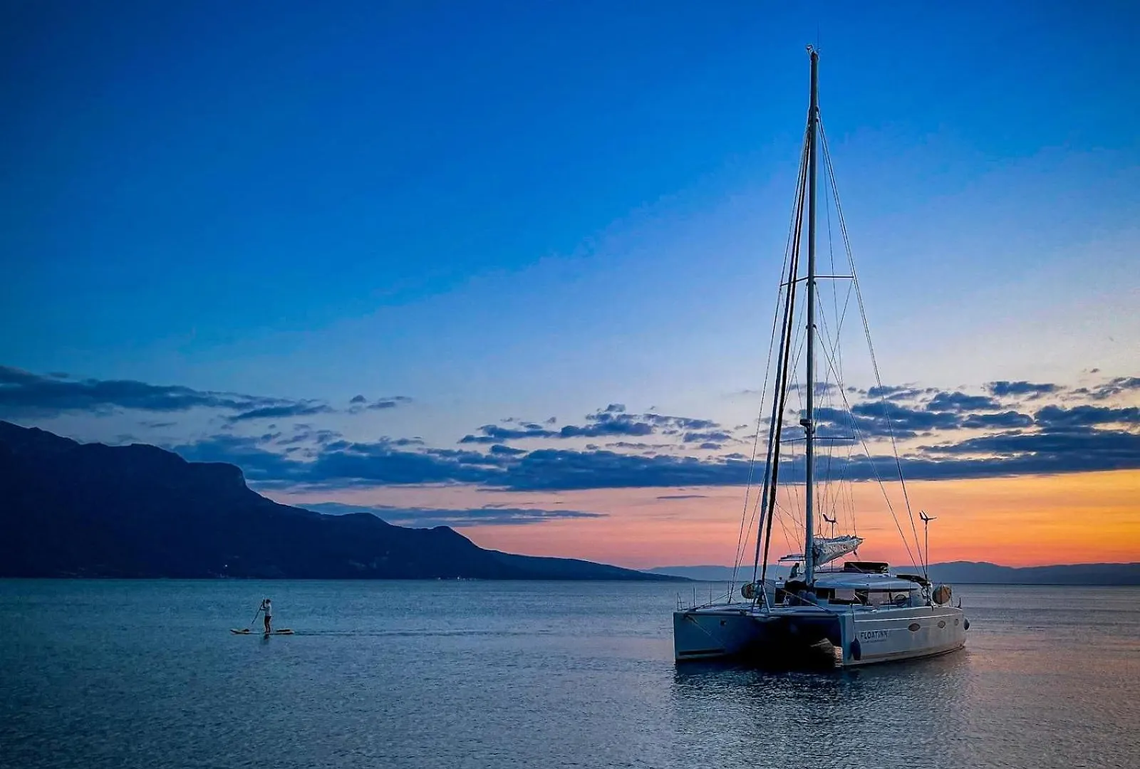 Floatinn Boat-Bnb Geneva Switzerland