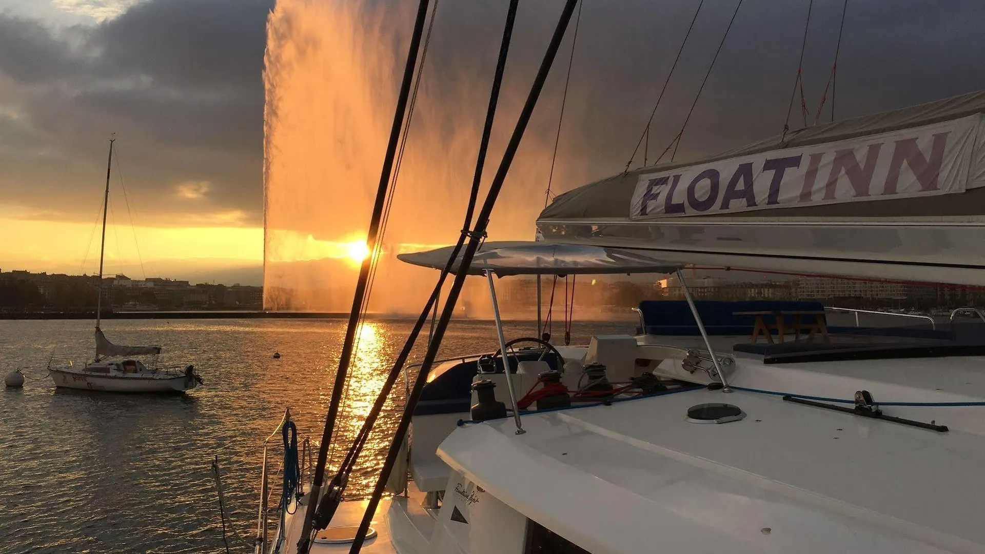 Floatinn Boat-Bnb Geneva Botel